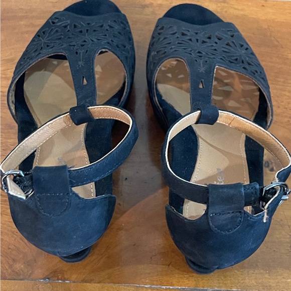 Wedge Earthies Black T Strap Shoes  Cutout Pattern - Picture 5 of 8